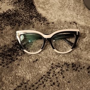 Med. Black and beige Two-tone glasses